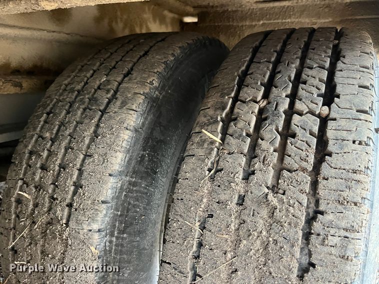 image for item LA9827 1994 Butler BT-2425-AUE  tilt deck equipment trailer