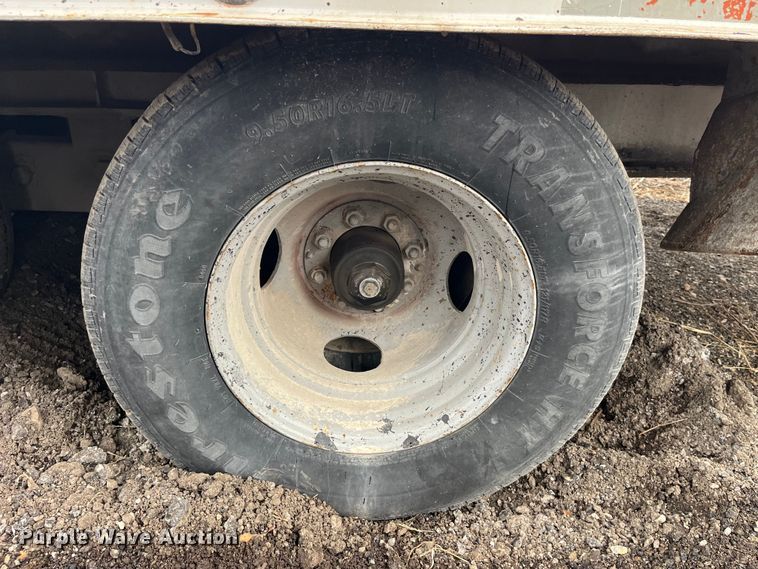 image for item LA9827 1994 Butler BT-2425-AUE  tilt deck equipment trailer