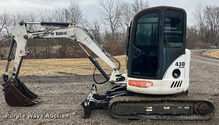image for item LA9828 2004 Bobcat 430G ZHS  mini excavator
