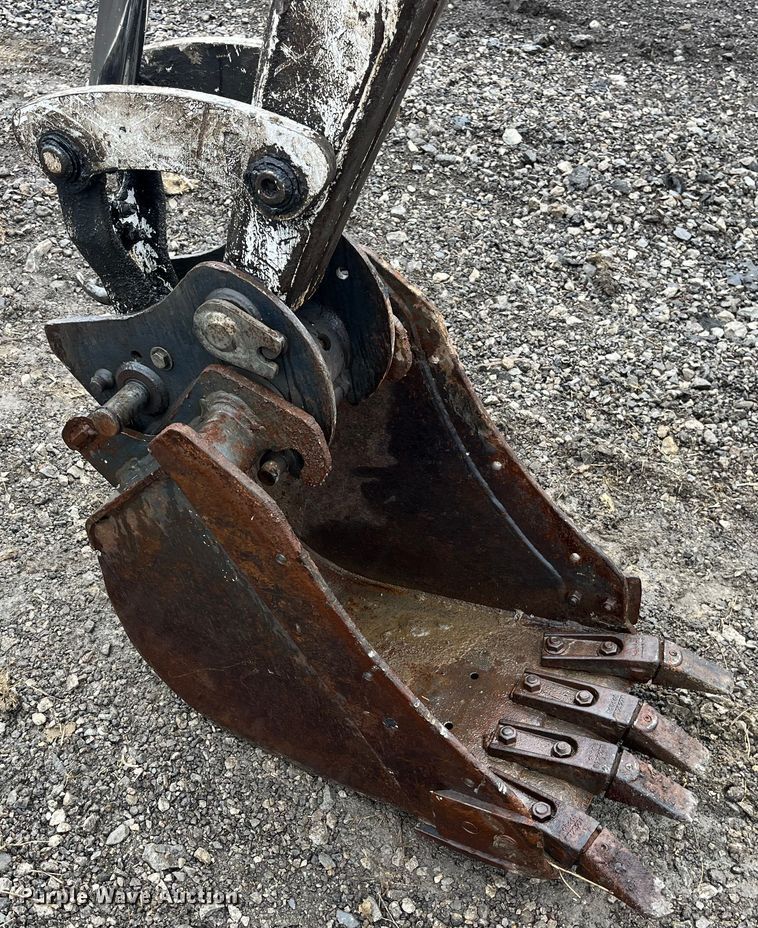 image for item LA9828 2004 Bobcat 430G ZHS  mini excavator