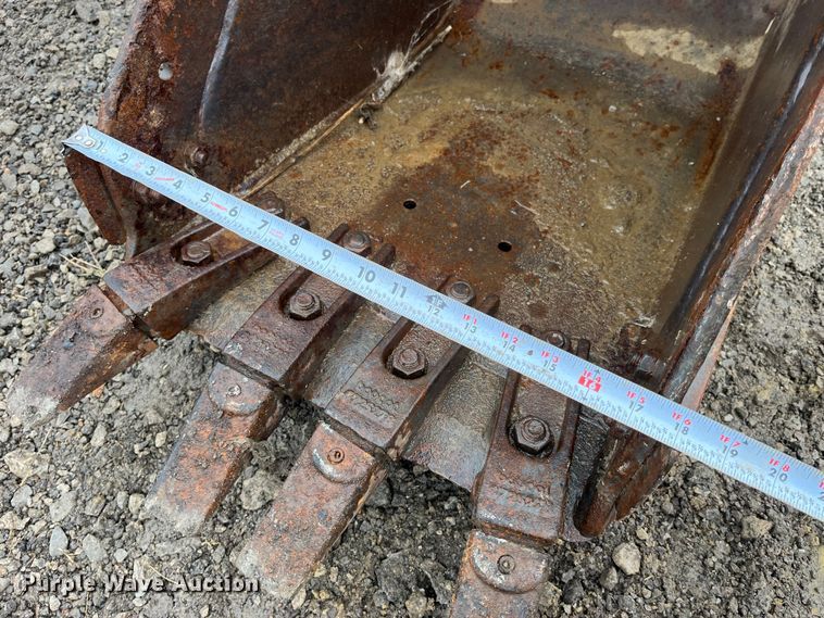 image for item LA9828 2004 Bobcat 430G ZHS  mini excavator