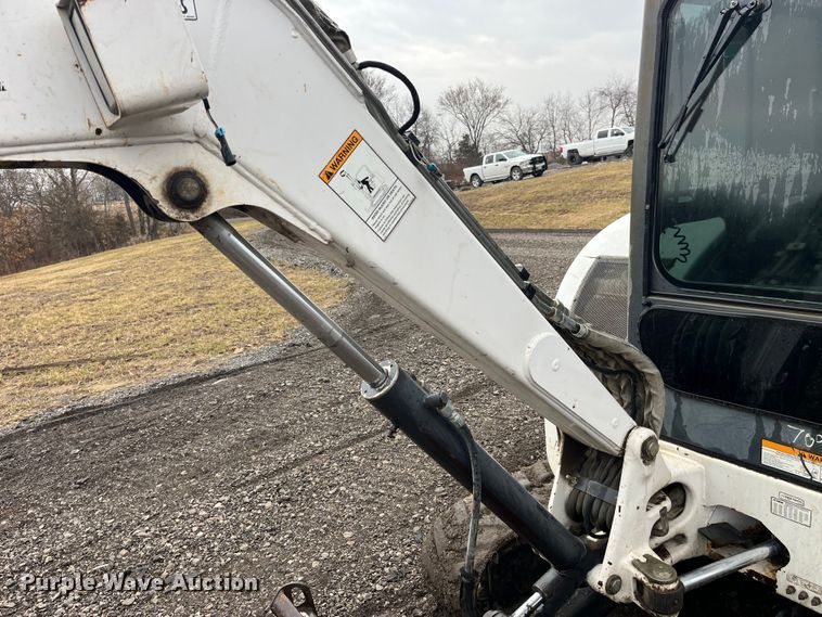 image for item LA9828 2004 Bobcat 430G ZHS  mini excavator