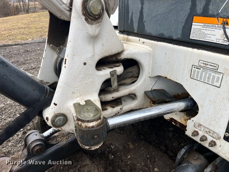 image for item LA9828 2004 Bobcat 430G ZHS  mini excavator