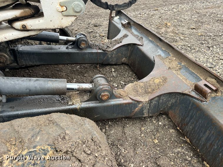 image for item LA9828 2004 Bobcat 430G ZHS  mini excavator