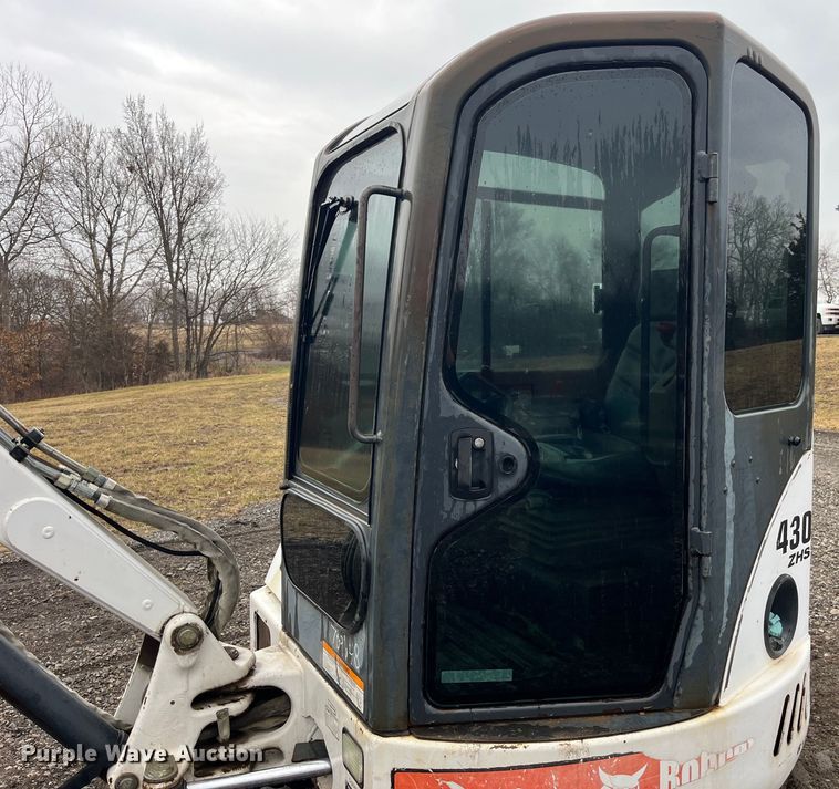 image for item LA9828 2004 Bobcat 430G ZHS  mini excavator