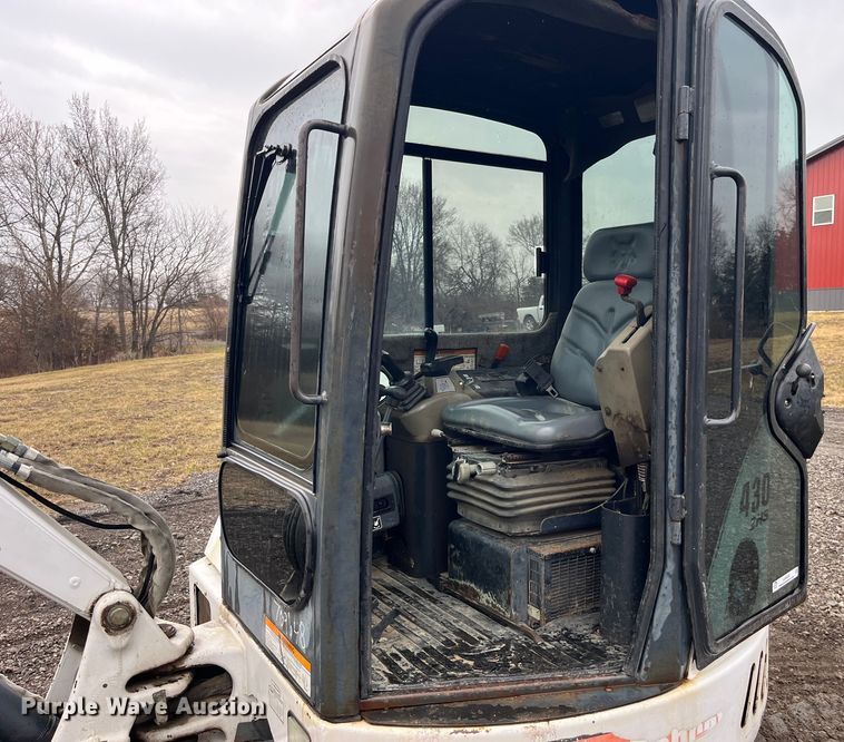 image for item LA9828 2004 Bobcat 430G ZHS  mini excavator