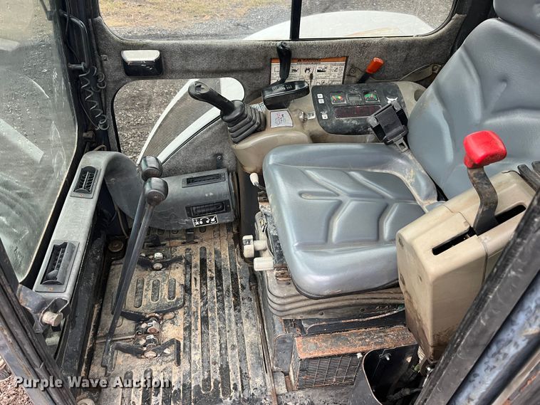 image for item LA9828 2004 Bobcat 430G ZHS  mini excavator