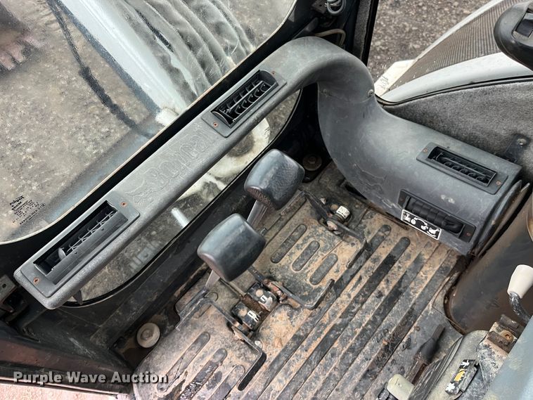 image for item LA9828 2004 Bobcat 430G ZHS  mini excavator