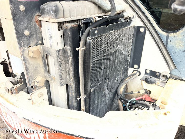 image for item LA9828 2004 Bobcat 430G ZHS  mini excavator