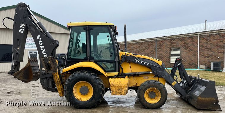 image for item LA9829 2006 Volvo BL70  backhoe