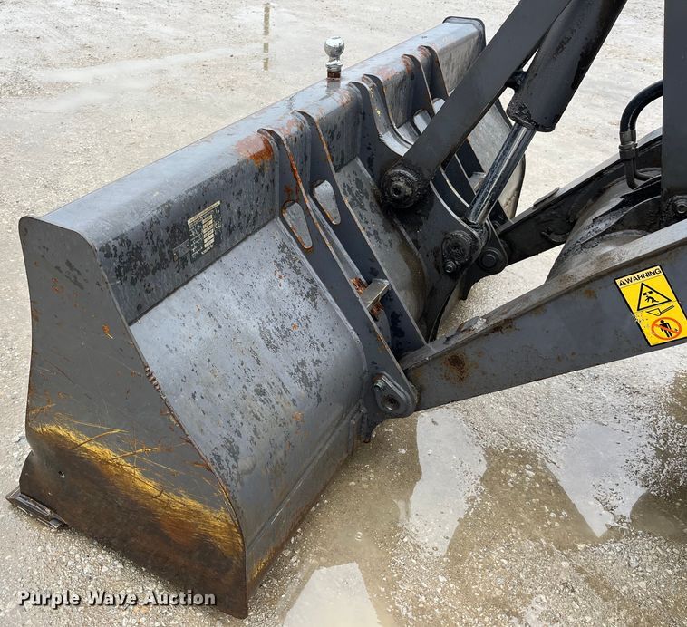 image for item LA9829 2006 Volvo BL70  backhoe