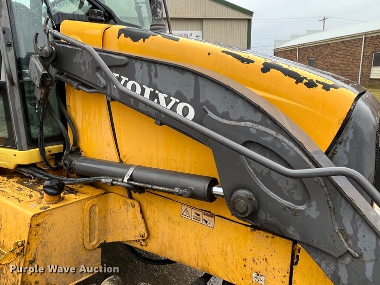 image for item LA9829 2006 Volvo BL70  backhoe