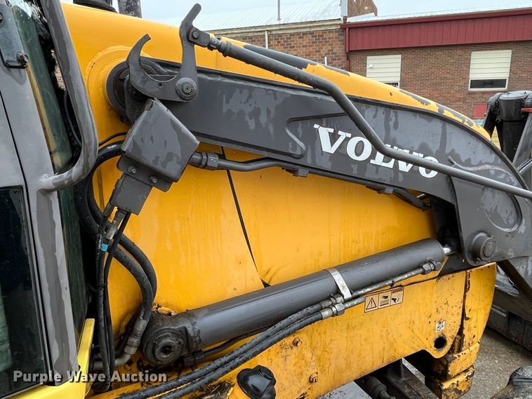 image for item LA9829 2006 Volvo BL70  backhoe
