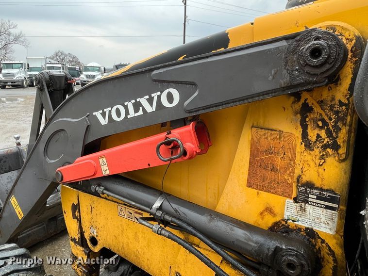 image for item LA9829 2006 Volvo BL70  backhoe