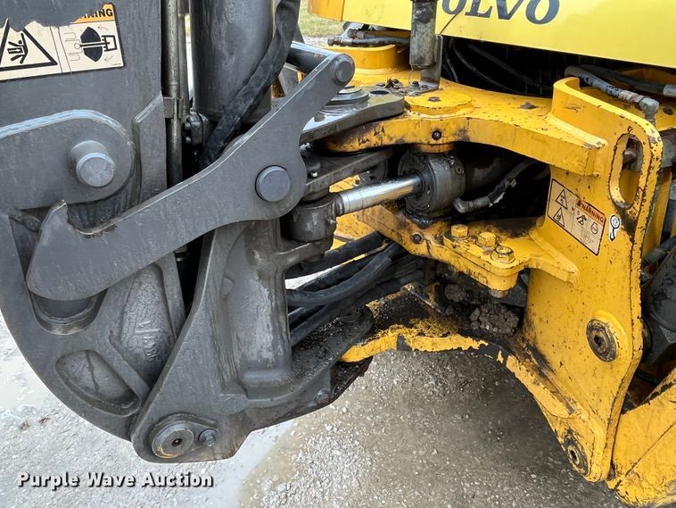 image for item LA9829 2006 Volvo BL70  backhoe