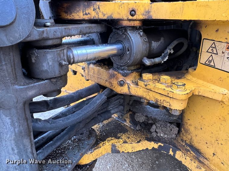 image for item LA9829 2006 Volvo BL70  backhoe