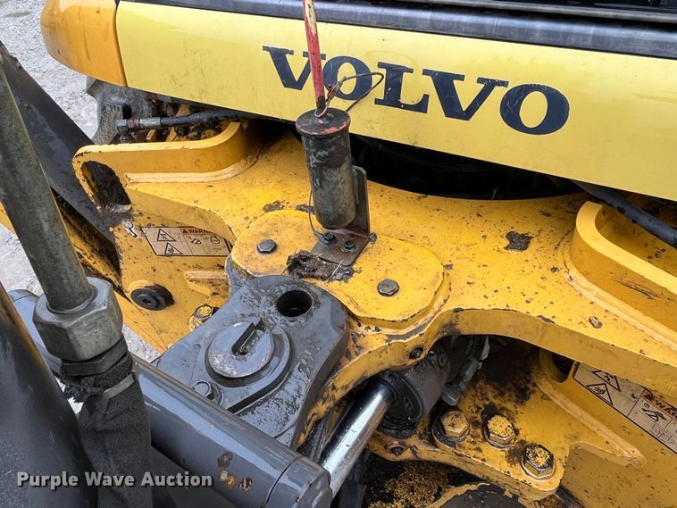 image for item LA9829 2006 Volvo BL70  backhoe