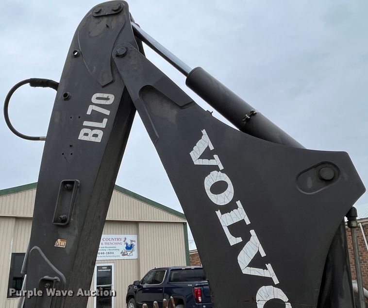 image for item LA9829 2006 Volvo BL70  backhoe