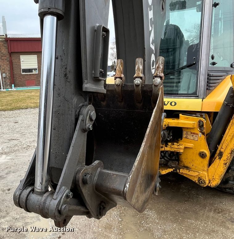 image for item LA9829 2006 Volvo BL70  backhoe