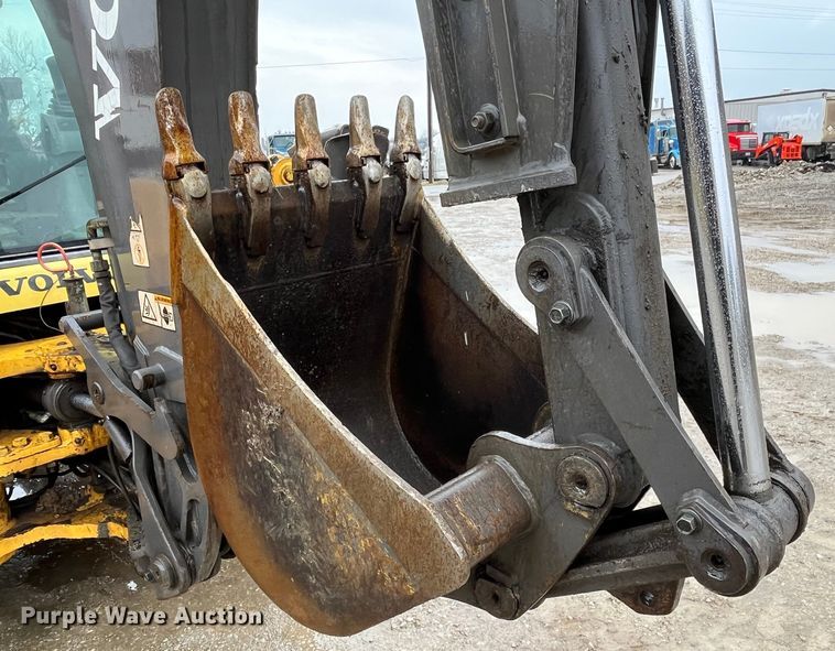 image for item LA9829 2006 Volvo BL70  backhoe