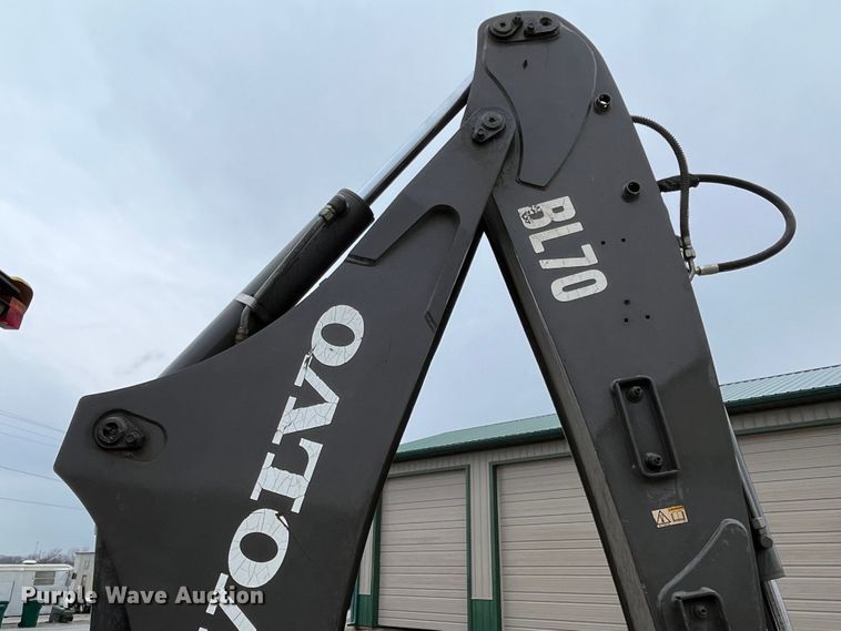 image for item LA9829 2006 Volvo BL70  backhoe