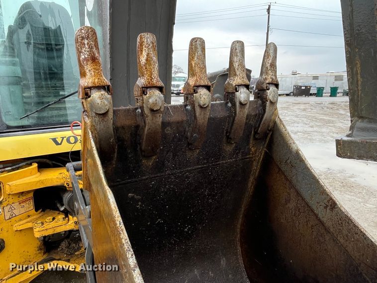 image for item LA9829 2006 Volvo BL70  backhoe