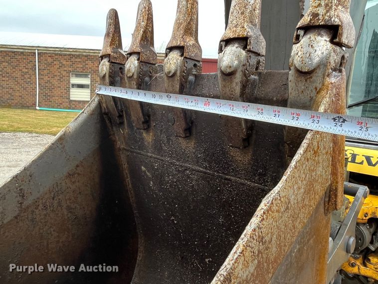 image for item LA9829 2006 Volvo BL70  backhoe