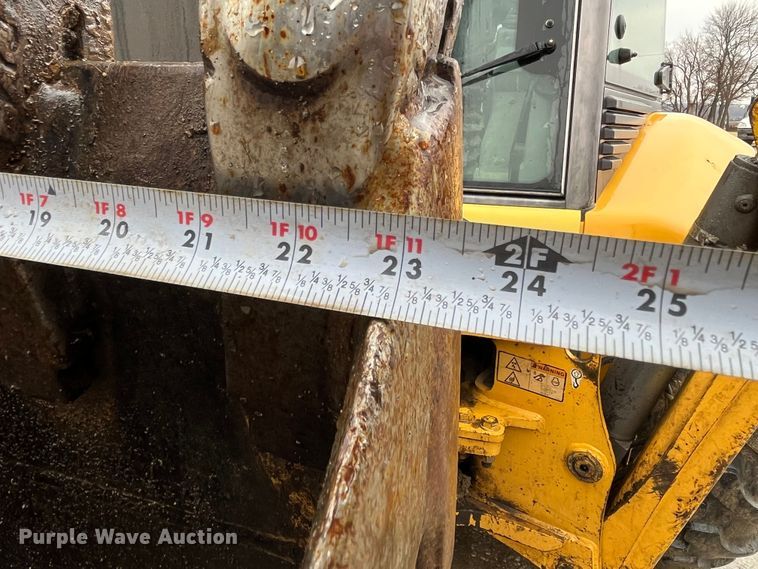 image for item LA9829 2006 Volvo BL70  backhoe