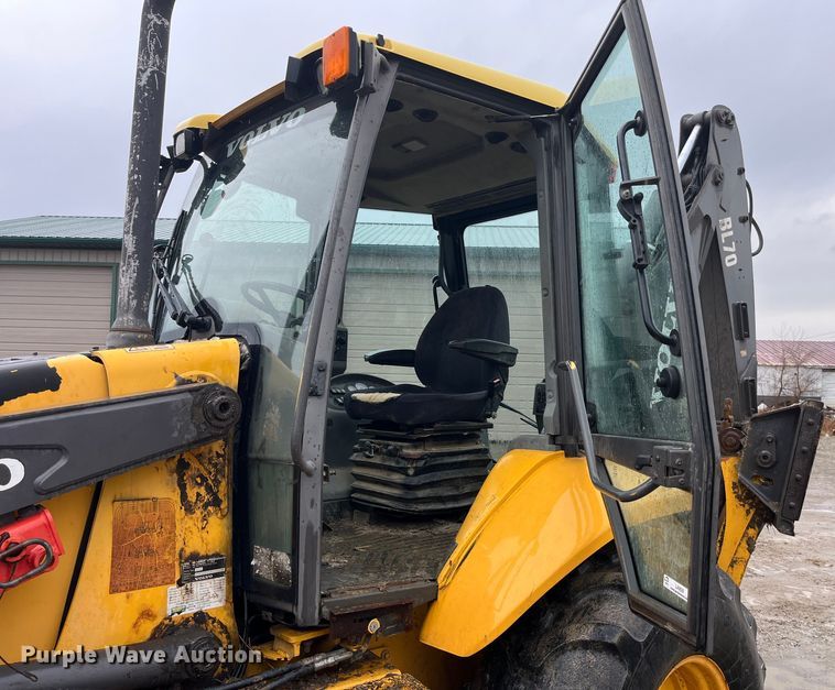 image for item LA9829 2006 Volvo BL70  backhoe