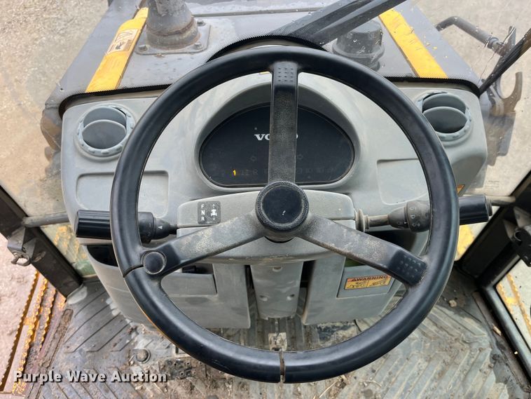 image for item LA9829 2006 Volvo BL70  backhoe