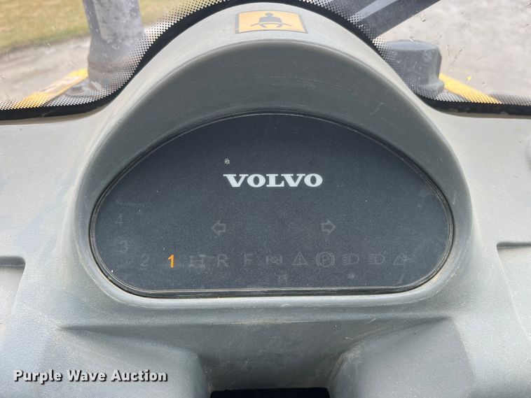 image for item LA9829 2006 Volvo BL70  backhoe