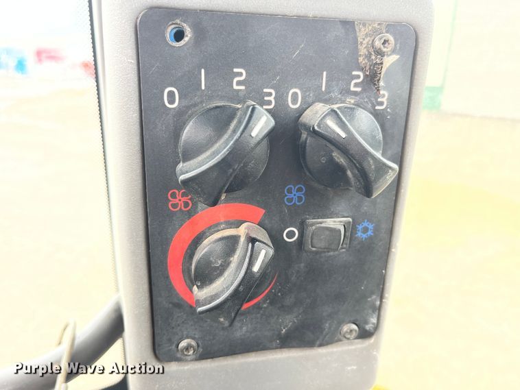 image for item LA9829 2006 Volvo BL70  backhoe