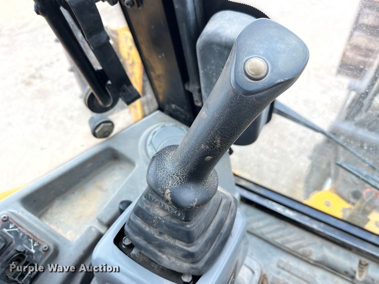 image for item LA9829 2006 Volvo BL70  backhoe