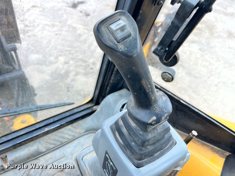 image for item LA9829 2006 Volvo BL70  backhoe
