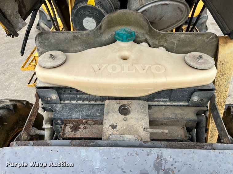image for item LA9829 2006 Volvo BL70  backhoe