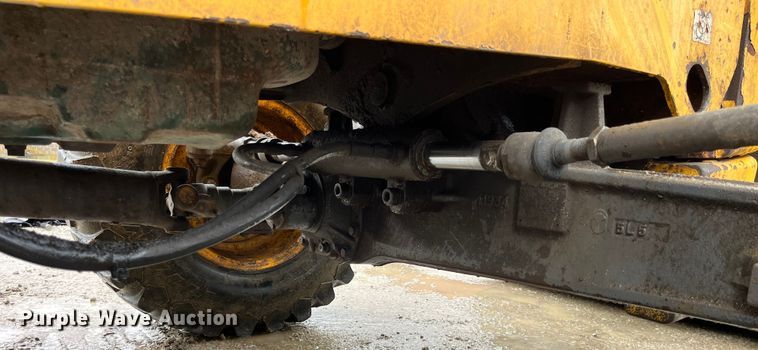 image for item LA9829 2006 Volvo BL70  backhoe