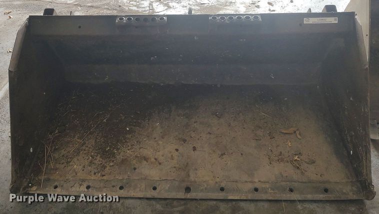 image for item LG9652 Melroe  skid steer bucket