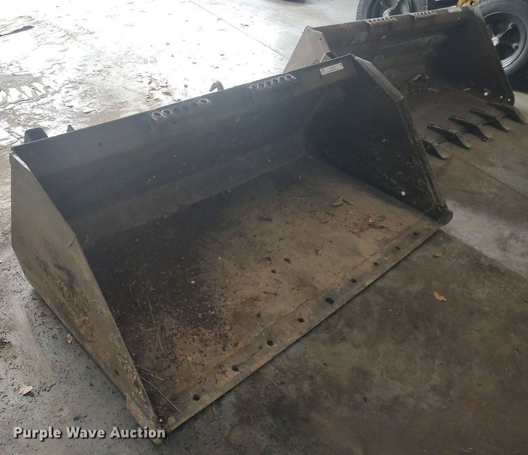image for item LG9652 Melroe  skid steer bucket