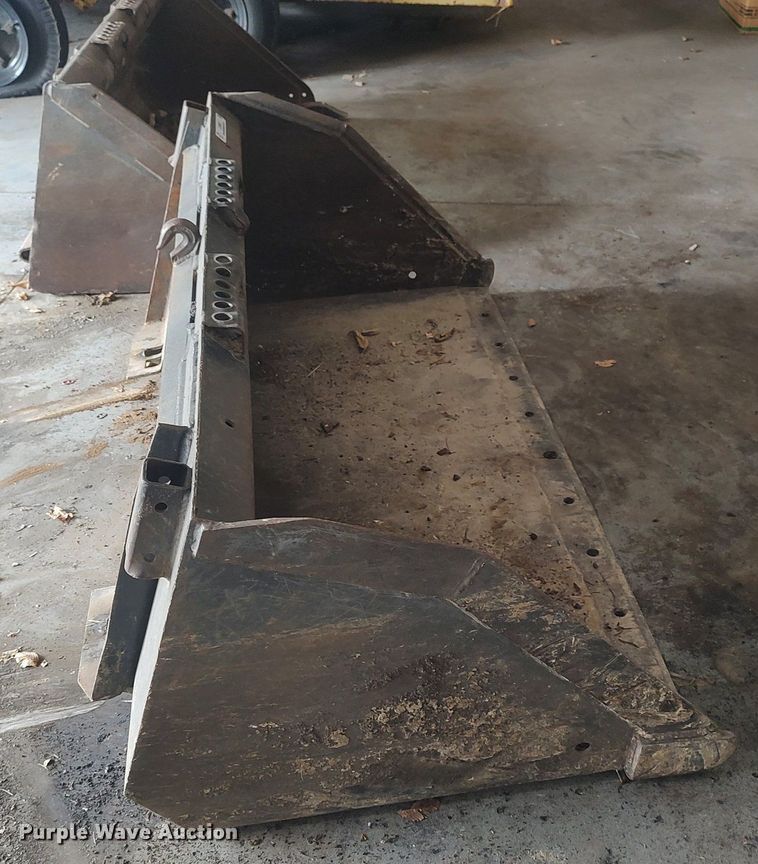 image for item LG9652 Melroe  skid steer bucket