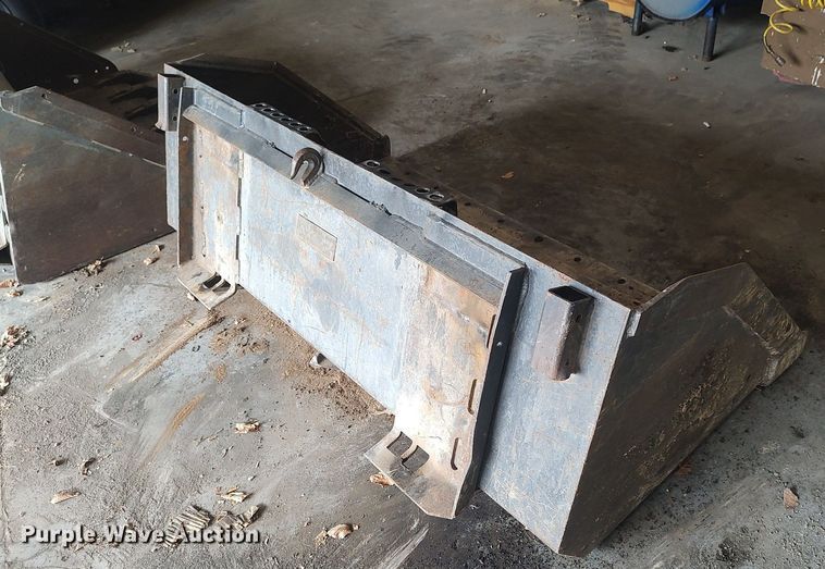 image for item LG9652 Melroe  skid steer bucket