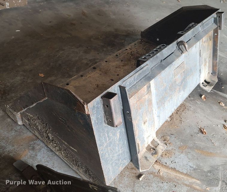 image for item LG9652 Melroe  skid steer bucket