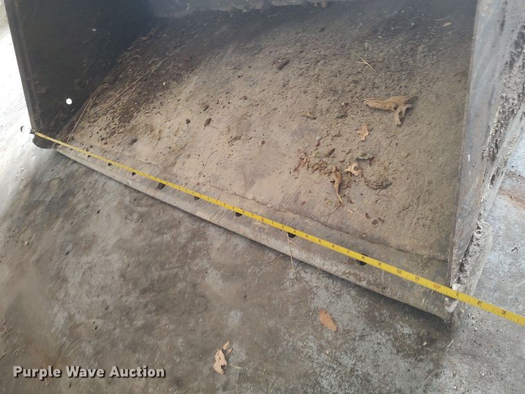 image for item LG9652 Melroe  skid steer bucket