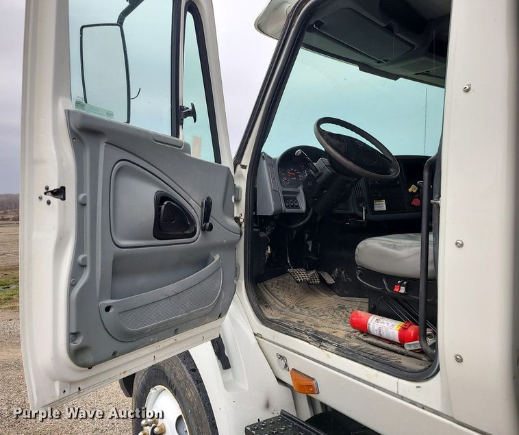 image for item LH9925 2007 International 8600  dump truck