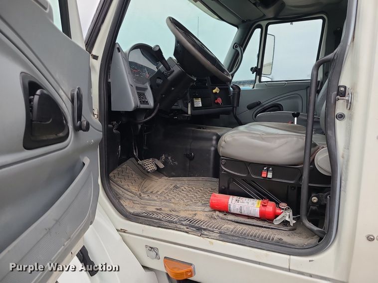 image for item LH9925 2007 International 8600  dump truck