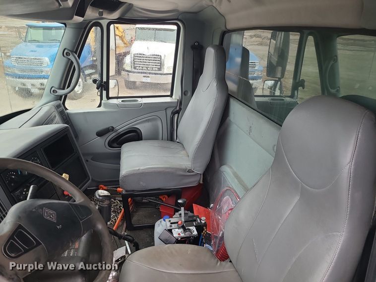 image for item LH9925 2007 International 8600  dump truck