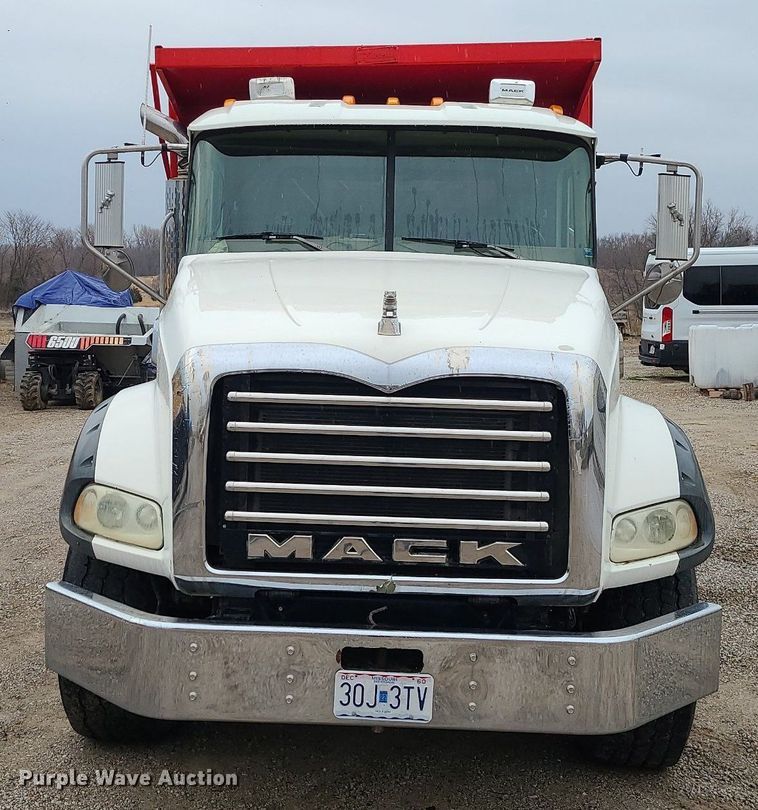 image for item LH9926 2006 Mack CT713  dump truck