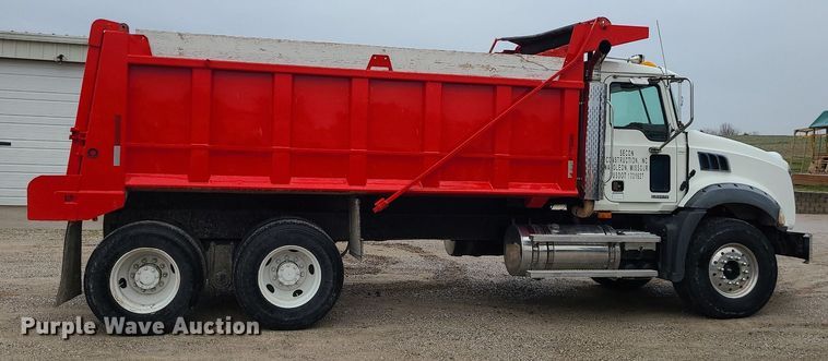 image for item LH9926 2006 Mack CT713  dump truck