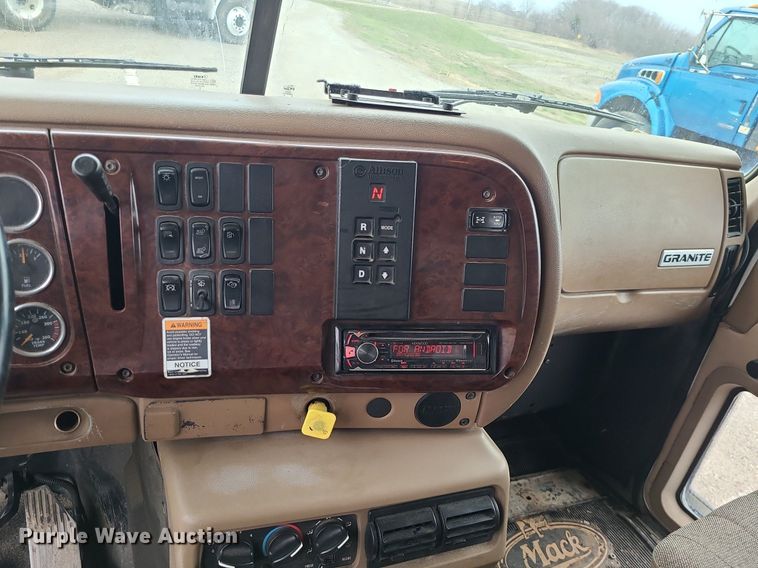 image for item LH9926 2006 Mack CT713  dump truck