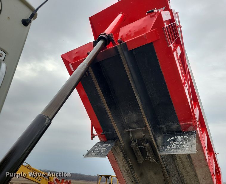 image for item LH9926 2006 Mack CT713  dump truck