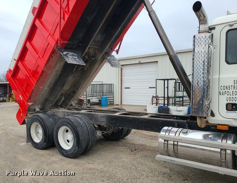 image for item LH9926 2006 Mack CT713  dump truck